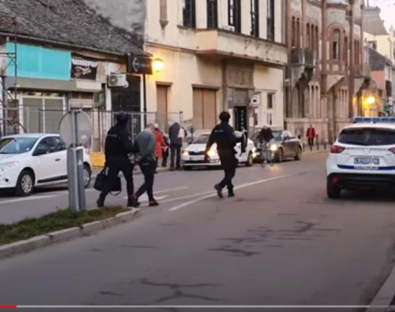 Novi Sad: Pretukli, pa izboli nožem trojicu mladića