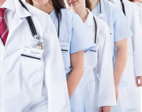 Nude medicinske sestre u zamjenu za vakcine