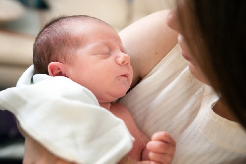 U nekim opštinama za rođenje bebe i do 2.000 KM