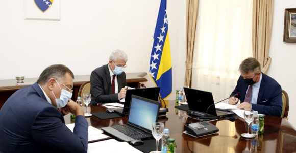 Komšić: Važna Vučićeva donacija 5.000 vakcina