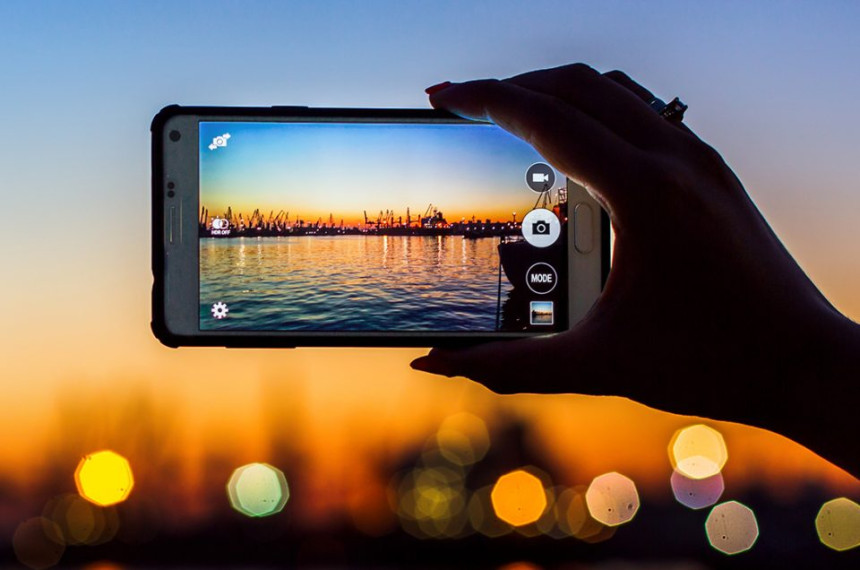 Tražio 1.600 KM za kompromitujuće fotografije