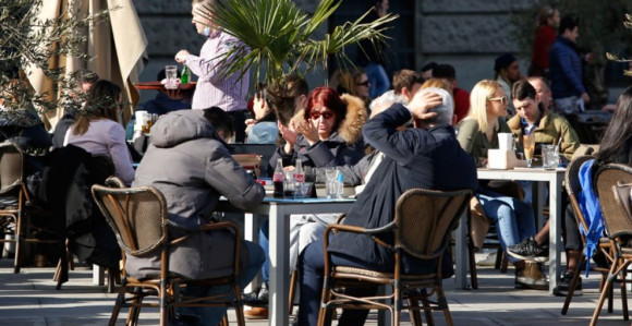 U Srbiji za vikend ugostitelji i tržni centri do 14 sati?