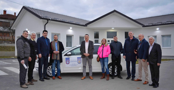 Majevičani iz Švajcarske donirali vozilo DZ Lopare