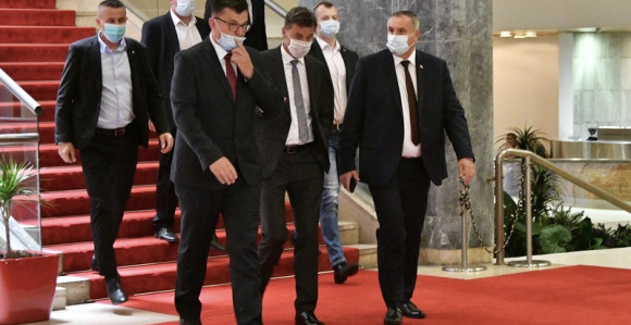 Odbijaju reforme, a ne mogu bez kredita MMF-a