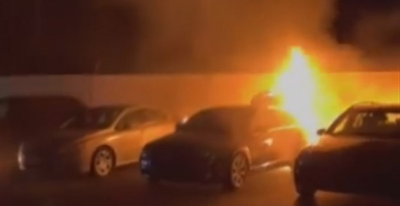 Objavljen snimak požara u auto-kući kod Viteza (VIDEO)