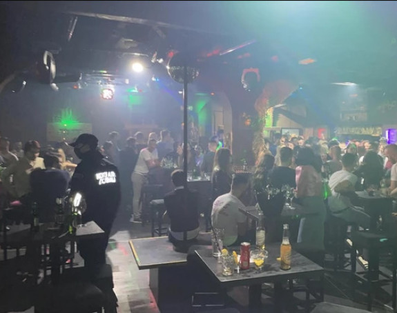 Traži se pritvor za organizatore žurke sa 700 ljudi