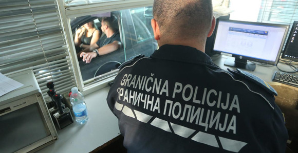 Шест мјесеци затвора граничару због примања мита