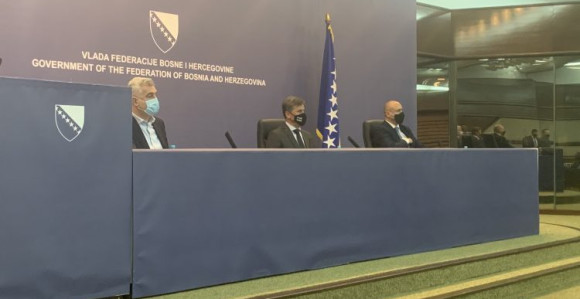 Имамо ванредну ситуацију, пацијенти леже по ходницима!