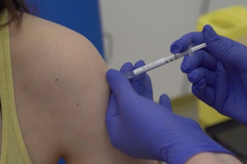 Austrija pauzira vakcinisanje AstraZenekom