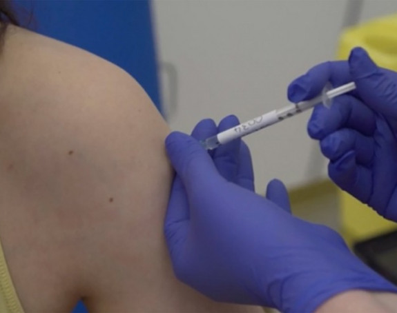 Austrija pauzira vakcinisanje AstraZenekom