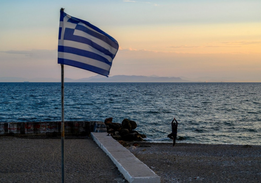 Грчка укида рестрикције, у мају отвара туризам