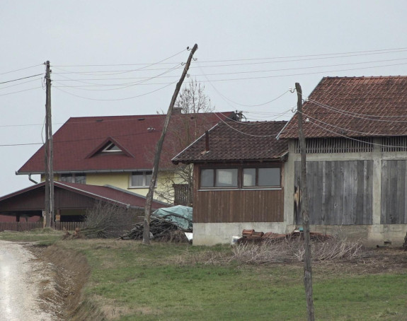 Prnjavor: Građani u strahu zbog dotrajalih bandera