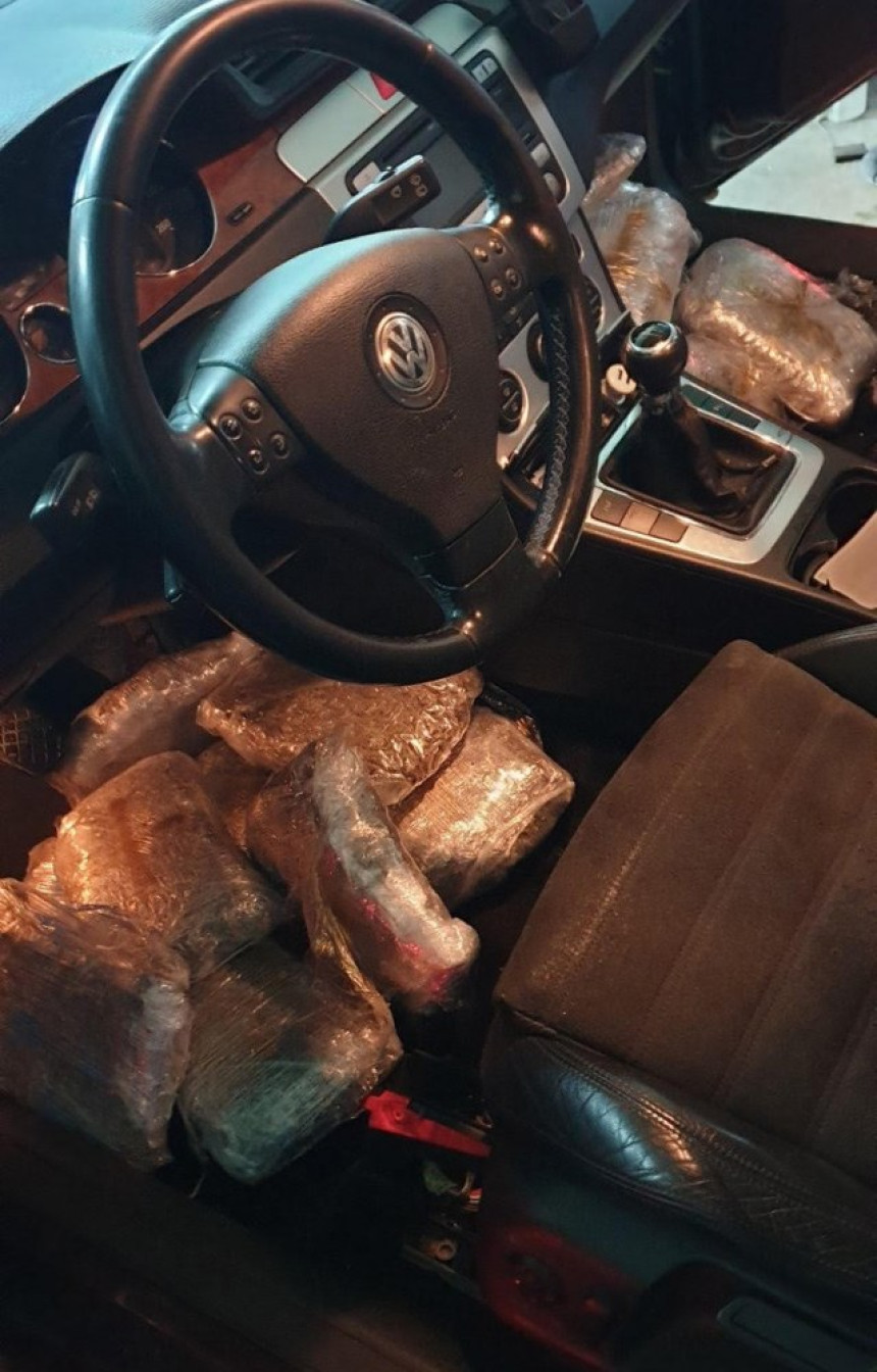 Jedno lice uhapšeno, zaplijenjeno 33 kg marihuane