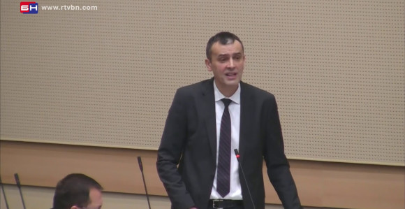 Bahata vlast misli da može da radi šta hoće