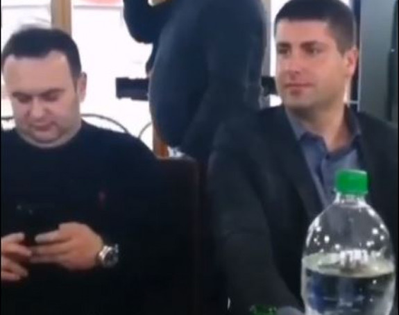 Besraman pokušaj da se lažima prikrije bahatost