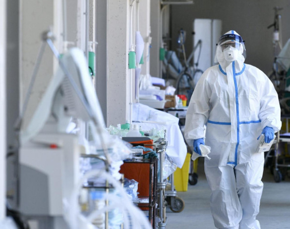 Troje zdravstvenih radnika na liječenju zbog vakcinisanja