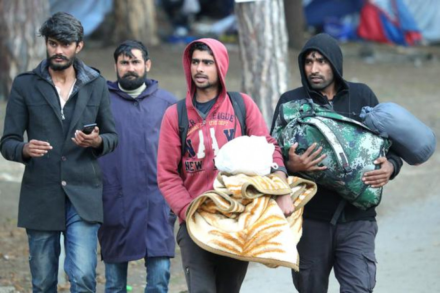 Мигранти умало да се угуше у возу код Шида