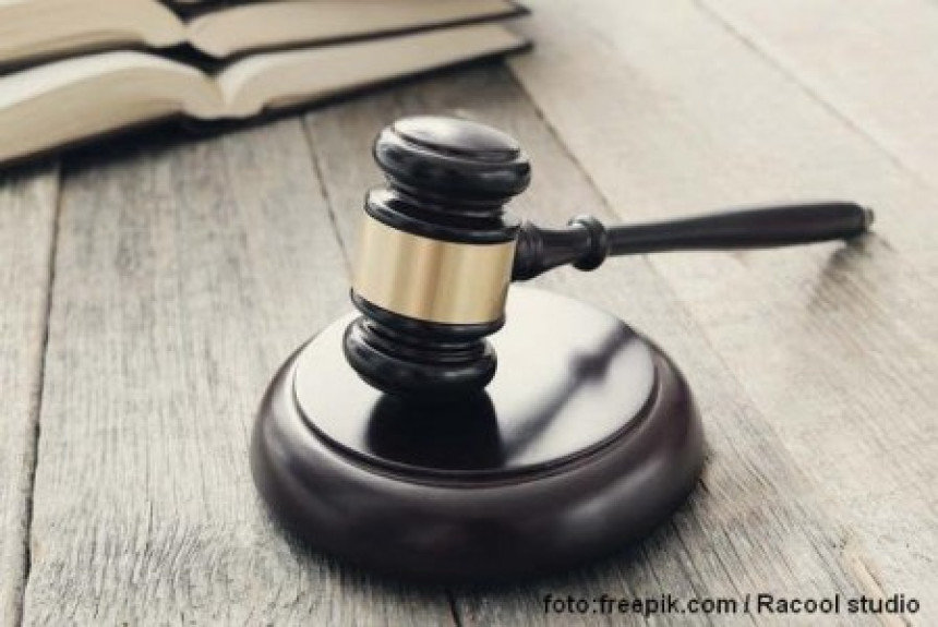 Nezaposleni 41-godišnjak tužio roditelje jer želi da ga doživotno izdržavaju!