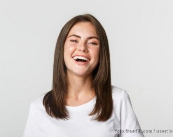 Kad  god je srećna ili se  nasmeje izgubi pamćenje!