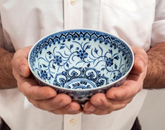 Izgleda kao obična činija ali je jednom čoveku donela preko 700.000 dolara!