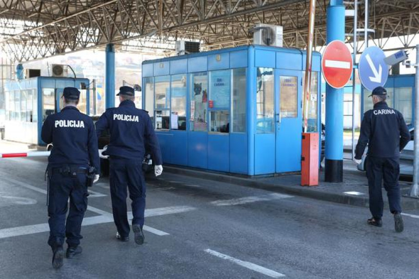 За улазак у Србији можда и два ПЦР теста на корону