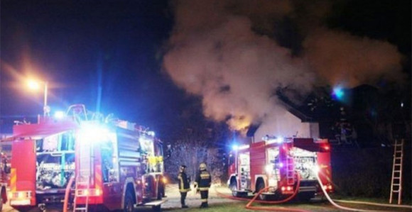 Bijeljina: Izgorjela dva stana, četiri sata gasili požar