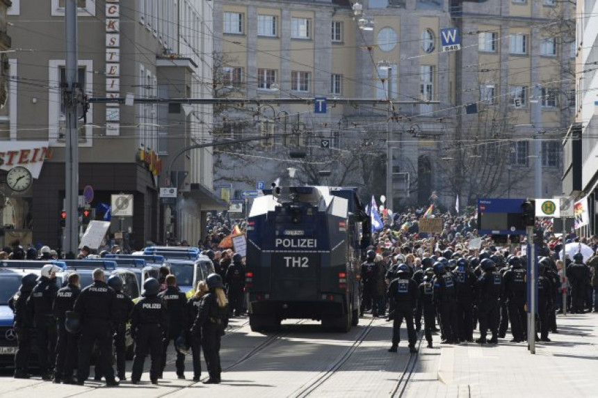 Policija izašla na ulice - sukobi u Njemačkoj zbog mjera