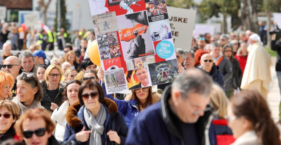 Protesti u pet hrvatskih gradova zbog mjera