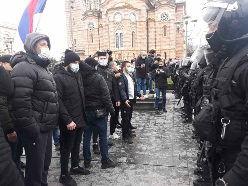 Након протеста, Цвијановићева позвала на састанак