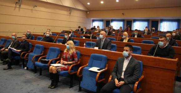 Održati sjednicu da bi se spriječila potpuna blokada!