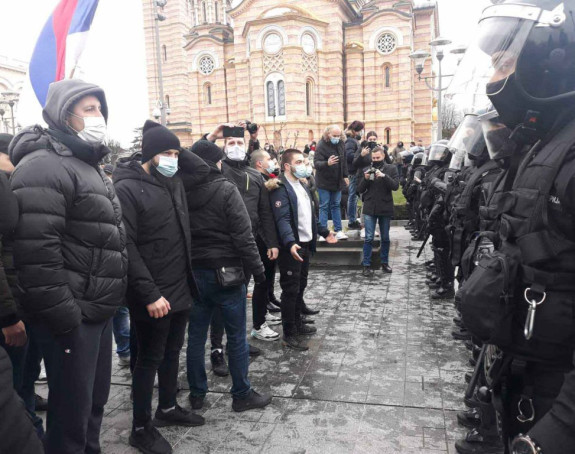 Након протеста, Цвијановићева позвала на састанак