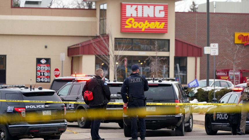 Наоружани нападач убио десеторо у супермаркету