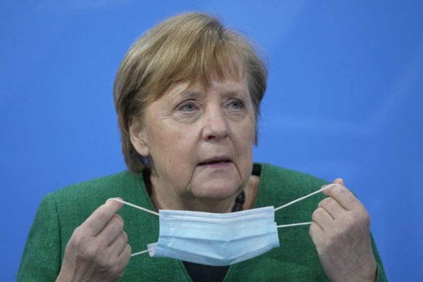 Novi problem za Merkelovu, crkve odbile preporuke