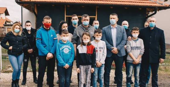Ispunio obećanje, Nešić posjetio višečlanu porodicu
