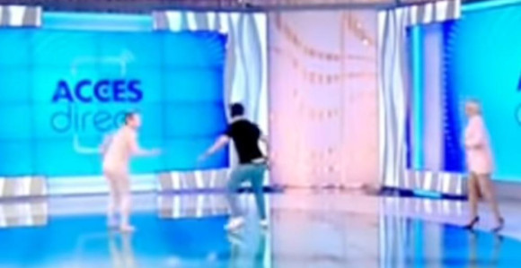 Voditeljku napala gola žena uživo u emisiji! (VIDEO)