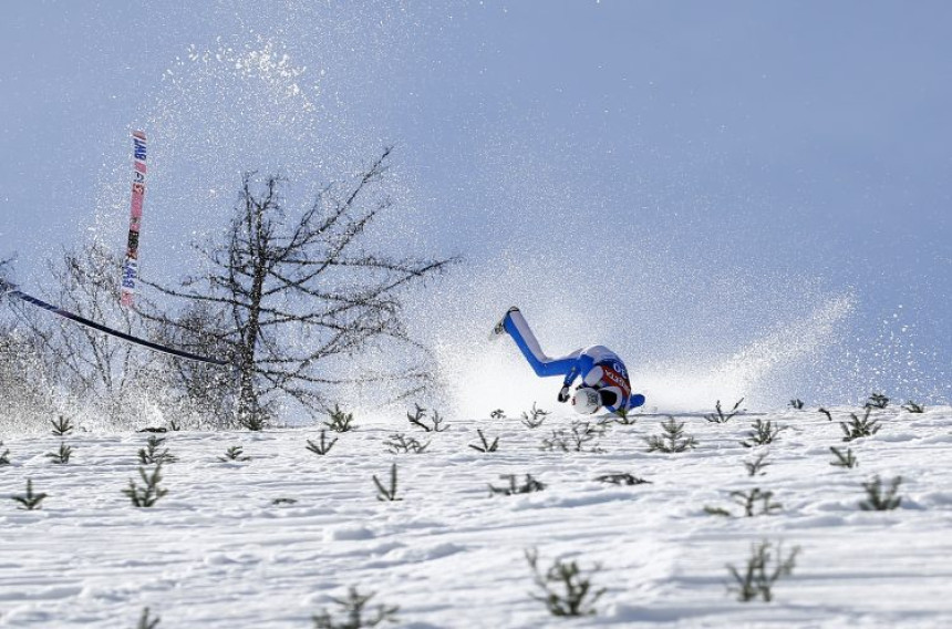 Тежак пад скијаша скакача на Планици (ВИДЕО)