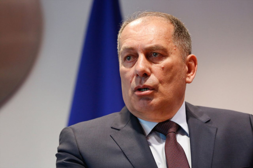 Nismo radili ništa, obustaviti isplatu plata poslanicima!