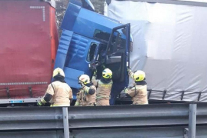 Slovenija: Sudar tri kamiona, povrijeđen državljanin BiH