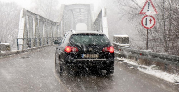 Mećava zaustavila saobraćaj ka Kopaoniku