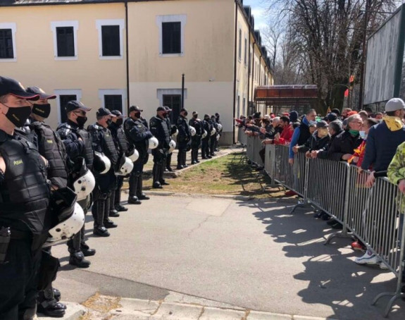 Полиција осигурава сједницу Скупштине Црне Горе