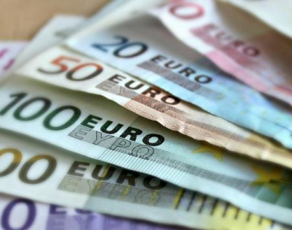 Građani Srbije dobijaju po 60 evra pomoći
