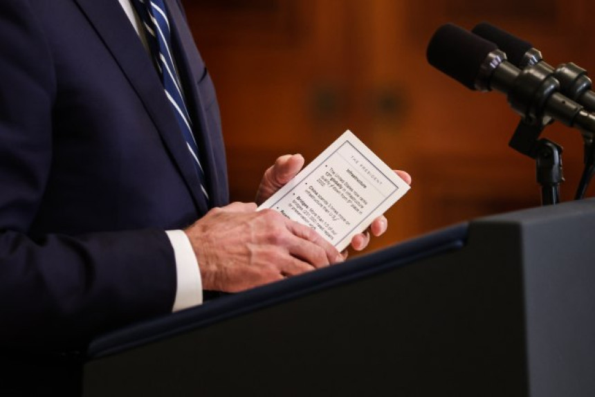 Bajden se nije snašao ni pored "puškica" (VIDEO)