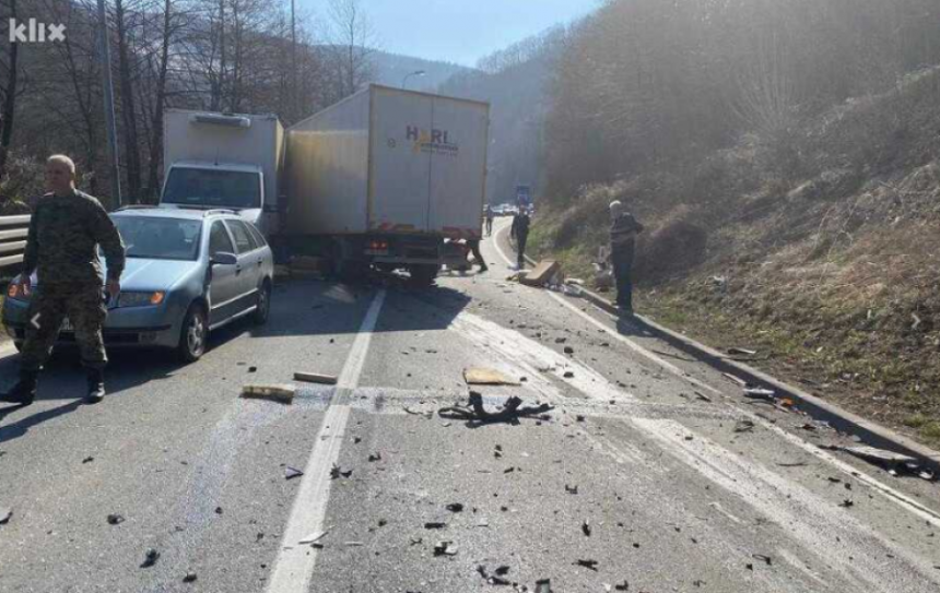 Težak udes kod Zenice, blokiran saobraćaj