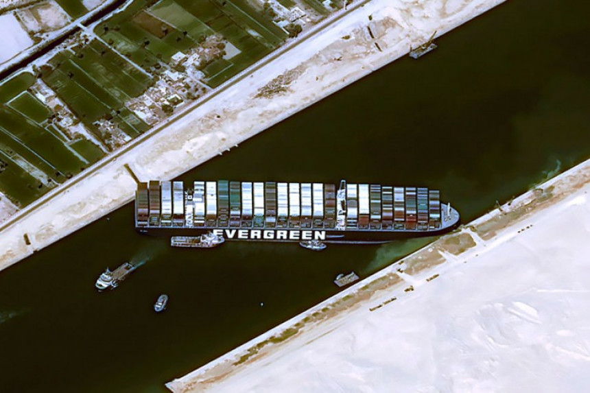 Морнарица САД креће у деблокаду Суецког канала