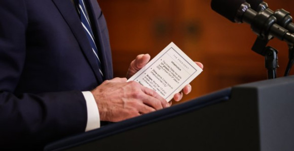 Bajden se nije snašao ni pored "puškica" (VIDEO)