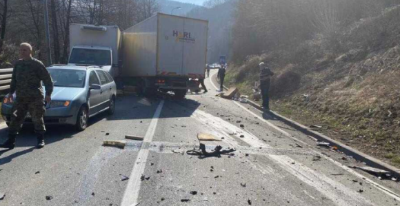 Težak udes kod Zenice, blokiran saobraćaj