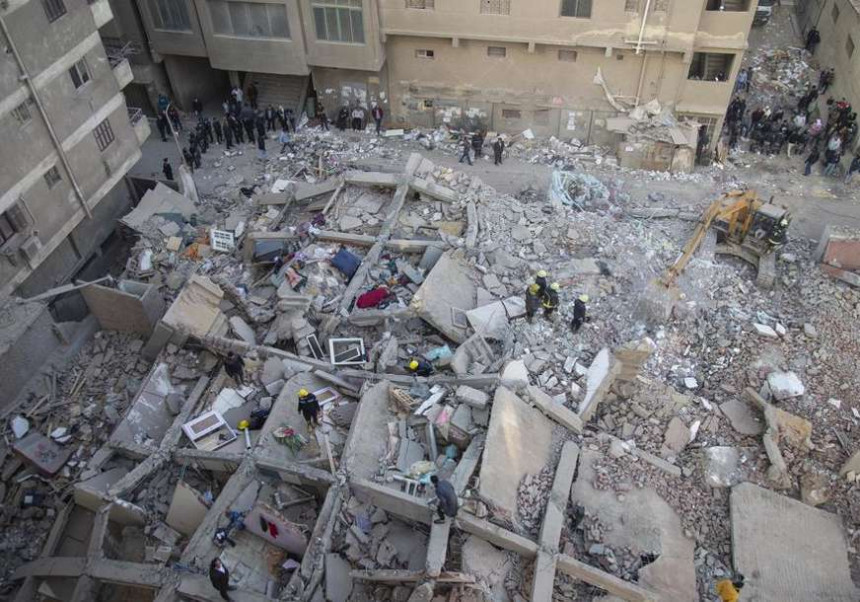 Stambena zgrada se srušila u Kairu, ima mrtvih