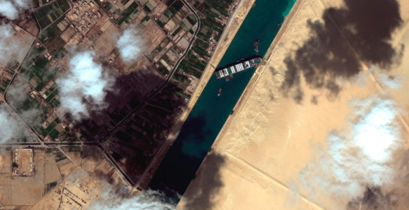 Preko 300 brodova stoji zbog blokade Sueckog kanala