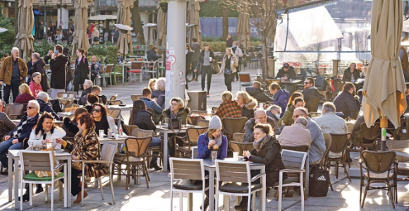 Vakcinacija kao karta za utakmice, more, svadbe...