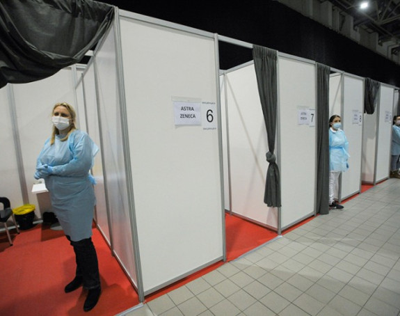 AP: Srbija ima mnogo vakcina, a kod komšija nestašica